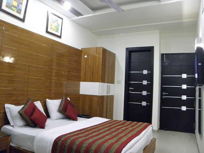 The Prime Balaji Deluxe At New Delhi Railway Station - Free Airport Pickup Hotel Buitenkant foto