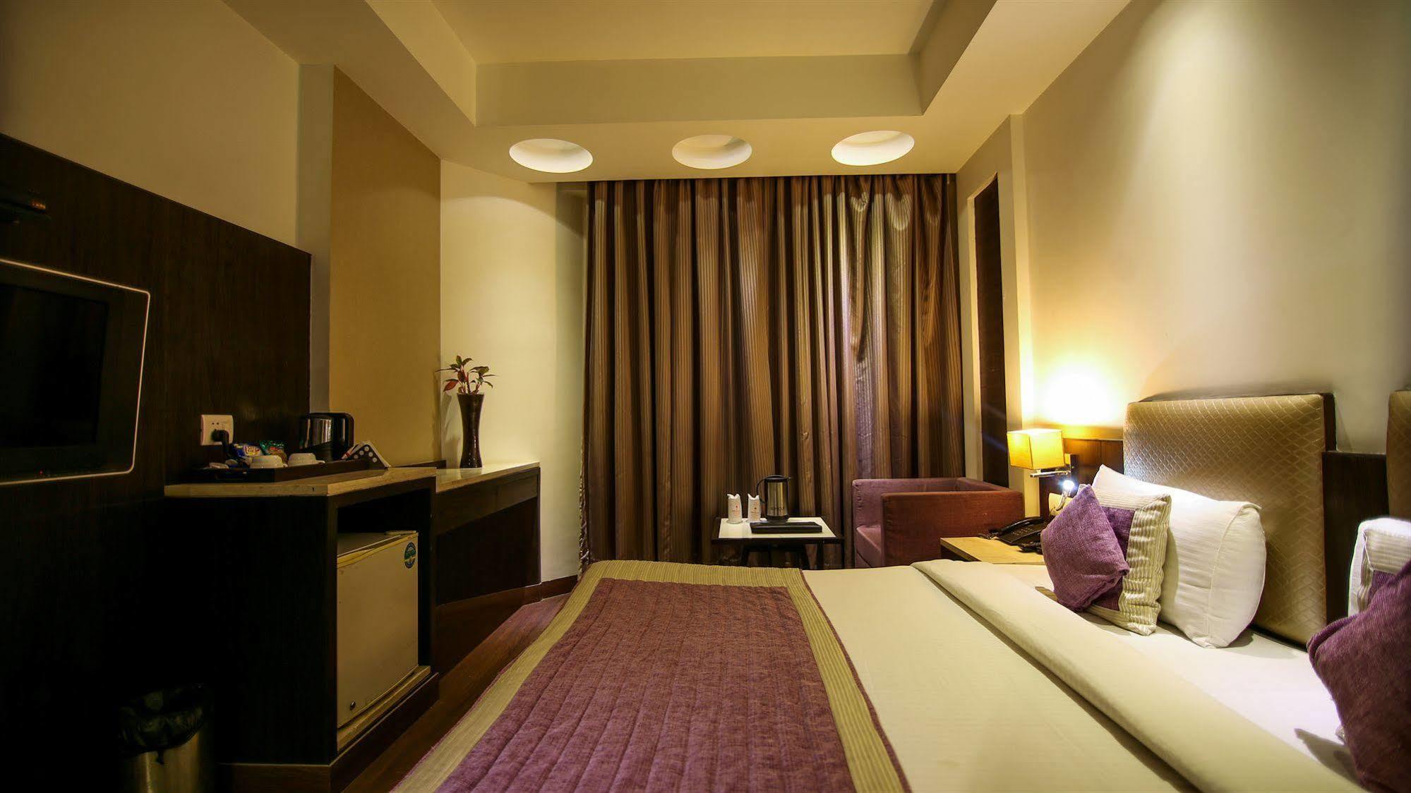 The Prime Balaji Deluxe At New Delhi Railway Station - Free Airport Pickup Hotel Buitenkant foto