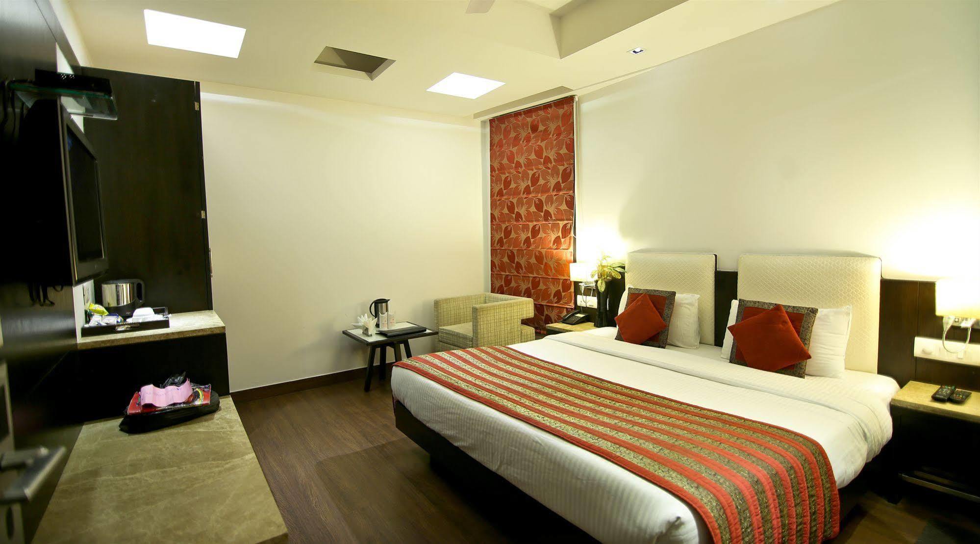 The Prime Balaji Deluxe At New Delhi Railway Station - Free Airport Pickup Hotel Buitenkant foto